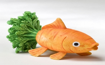 Chú thỏ câu cá bằng cà rốt